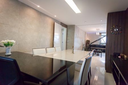 Apartamento à venda com 201m², 3 quartos e 4 vagas Apartamento à venda com 201m², 3 quartos e 4 vagasSala de Jantar