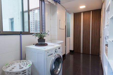 Apartamento à venda com 201m², 3 quartos e 4 vagas Apartamento à venda com 201m², 3 quartos e 4 vagasÁrea de Serviço