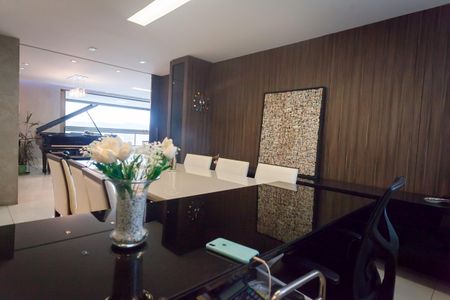 Apartamento à venda com 201m², 3 quartos e 4 vagas Apartamento à venda com 201m², 3 quartos e 4 vagasSala de Jantar
