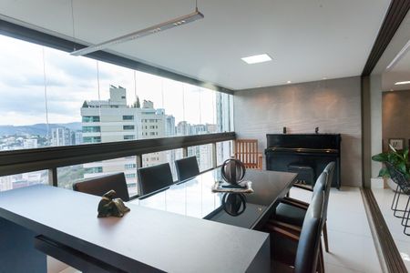 Apartamento à venda com 201m², 3 quartos e 4 vagas Apartamento à venda com 201m², 3 quartos e 4 vagasVaranda da Sala