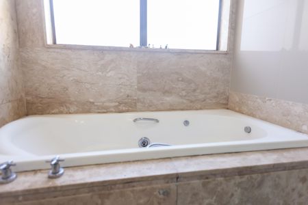 Apartamento à venda com 201m², 3 quartos e 4 vagas Apartamento à venda com 201m², 3 quartos e 4 vagasBanheiro suite 3