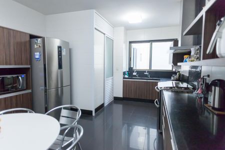 Apartamento à venda com 201m², 3 quartos e 4 vagas Apartamento à venda com 201m², 3 quartos e 4 vagasCozinha