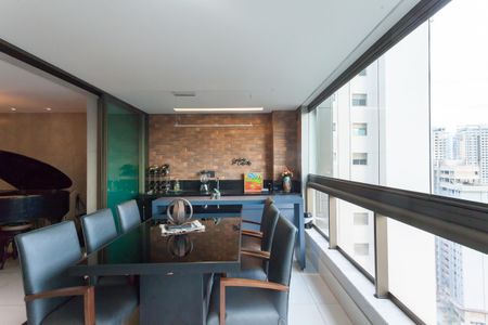 Apartamento à venda com 201m², 3 quartos e 4 vagas Apartamento à venda com 201m², 3 quartos e 4 vagasVaranda da Sala