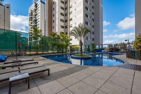 Apartamento à venda com 201m², 3 quartos e 4 vagas Apartamento à venda com 201m², 3 quartos e 4 vagasÁrea comum - Piscina