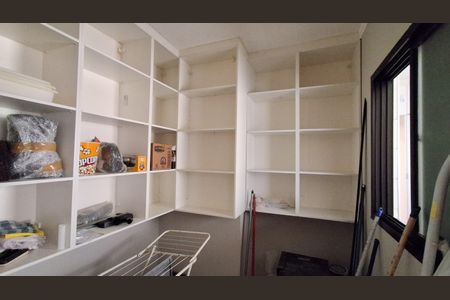 Apartamento à venda com 140m², 3 quartos e 3 vagas Apartamento à venda com 140m², 3 quartos e 3 vagasÁrea de Serviço