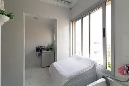 Apartamento à venda com 67m², 2 quartos e 1 vaga Apartamento à venda com 67m², 2 quartos e 1 vagaCozinha e Área de Serviço