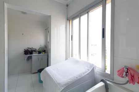 Apartamento à venda com 67m², 2 quartos e 1 vaga Apartamento à venda com 67m², 2 quartos e 1 vagaCozinha e Área de Serviço