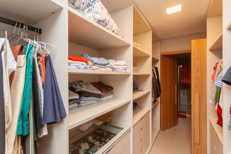 Casa para alugar com 210m², 3 quartos e 3 vagasCloset da suíte