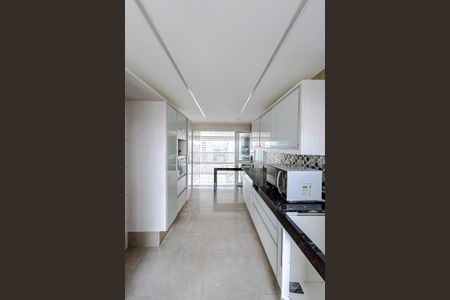 Apartamento à venda com 202m², 5 quartos e 4 vagasCozinha