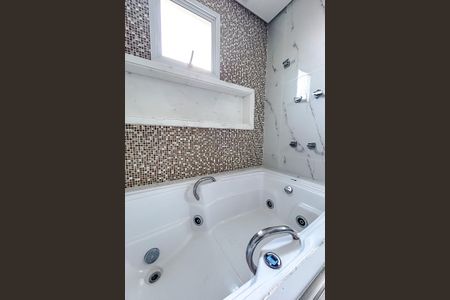 Apartamento à venda com 202m², 5 quartos e 4 vagasBanheiro da Suíte 1