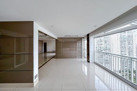 Apartamento à venda com 202m², 5 quartos e 4 vagasVaranda gourmet