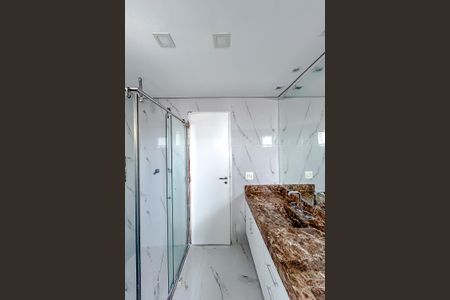 Apartamento à venda com 202m², 5 quartos e 4 vagasBanheiro da Suíte 1