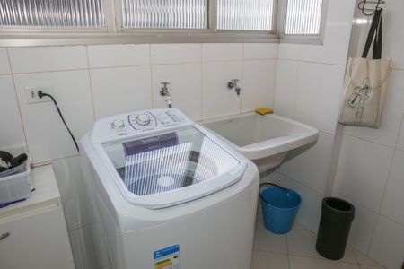 Apartamento à venda com 445m², 4 quartos e 4 vagas Apartamento à venda com 445m², 4 quartos e 4 vagasCozinha e Área de Serviço