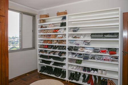Apartamento à venda com 445m², 4 quartos e 4 vagas Apartamento à venda com 445m², 4 quartos e 4 vagasCloset do Quarto 2
