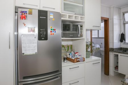 Apartamento à venda com 445m², 4 quartos e 4 vagas Apartamento à venda com 445m², 4 quartos e 4 vagasCozinha e Área de Serviço