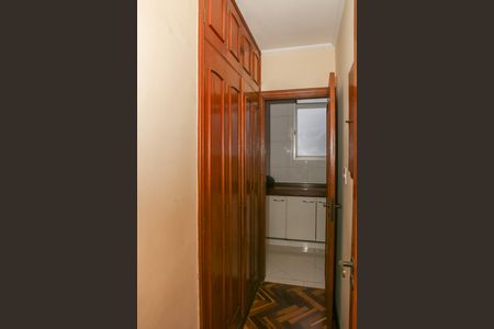 Apartamento à venda com 445m², 4 quartos e 4 vagas Apartamento à venda com 445m², 4 quartos e 4 vagasCorredor entre Área de serviço e quartos