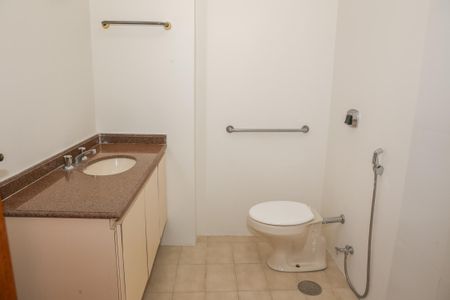 Apartamento à venda com 445m², 4 quartos e 4 vagas Apartamento à venda com 445m², 4 quartos e 4 vagasBanheiro da Suíte