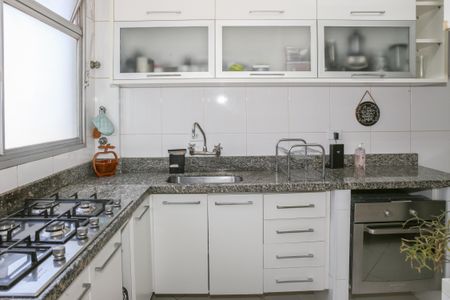 Apartamento à venda com 445m², 4 quartos e 4 vagas Apartamento à venda com 445m², 4 quartos e 4 vagasCozinha e Área de Serviço
