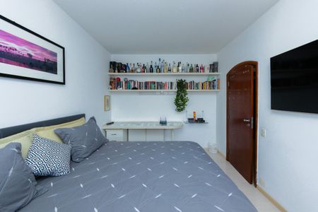 Apartamento à venda com 447m², 5 quartos e 4 vagasQuarto  2