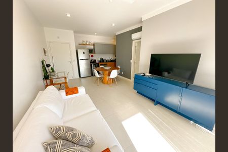 Sala de TV de apartamento para alugar com 2 quartos, 70m² em Cachoeira do Bom Jesus, Florianópolis