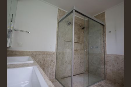 Casa de condomínio à venda com 483m², 4 quartos e 4 vagasBanheiro da Suíte 4