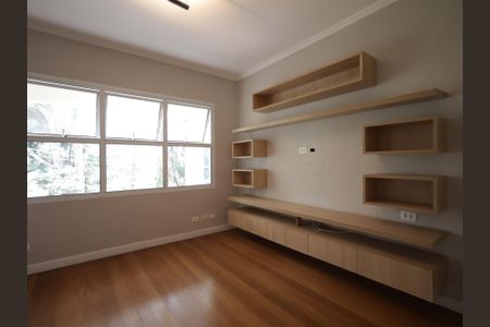 Casa de condomínio à venda com 483m², 4 quartos e 4 vagasSala intima