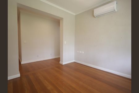 Casa de condomínio à venda com 483m², 4 quartos e 4 vagasSala Intima