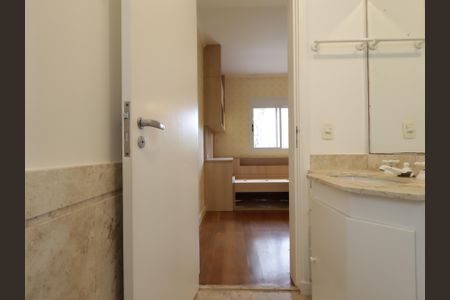 Casa de condomínio à venda com 483m², 4 quartos e 4 vagasBanheiro da Suíte 1