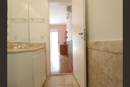 Casa de condomínio à venda com 483m², 4 quartos e 4 vagasSuíte 2