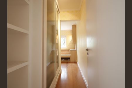 Casa de condomínio à venda com 483m², 4 quartos e 4 vagasSuíte 1