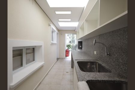 Casa de condomínio à venda com 483m², 4 quartos e 4 vagasÁrea de Serviço