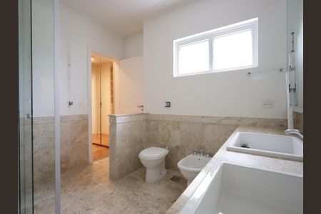 Casa de condomínio à venda com 483m², 4 quartos e 4 vagasBanheiro da Suíte 4