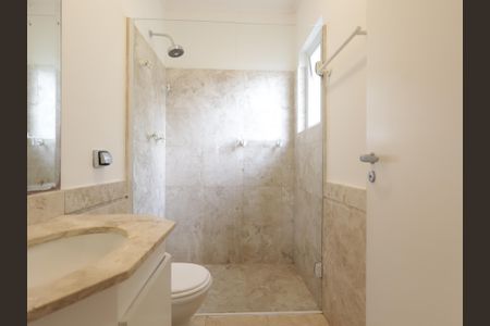 Casa de condomínio à venda com 483m², 4 quartos e 4 vagasBanheiro da Suíte 1