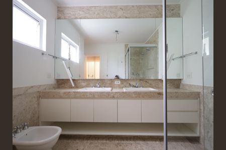 Casa de condomínio à venda com 483m², 4 quartos e 4 vagasBanheiro da Suíte 4