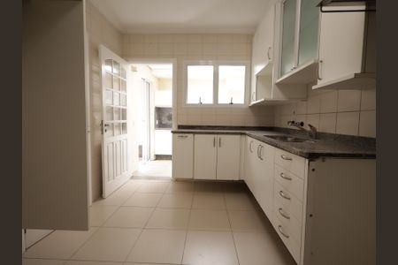 Casa de condomínio à venda com 483m², 4 quartos e 4 vagasCozinha