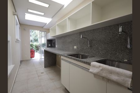 Casa de condomínio à venda com 483m², 4 quartos e 4 vagasÁrea de Serviço