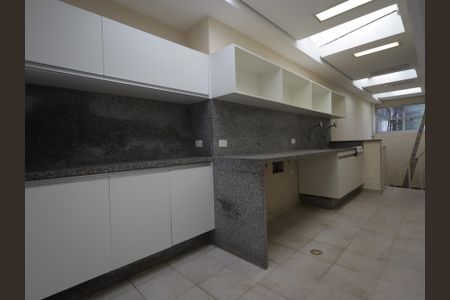 Casa de condomínio à venda com 483m², 4 quartos e 4 vagasÁrea de Serviço