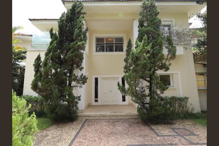 Casa de condomínio à venda com 483m², 4 quartos e 4 vagasFachada