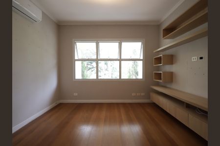 Casa de condomínio à venda com 483m², 4 quartos e 4 vagasSala Intima