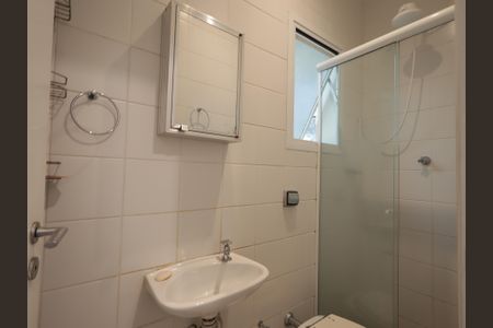 Casa de condomínio à venda com 483m², 4 quartos e 4 vagasBanheiro de serviço