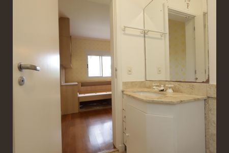 Casa de condomínio à venda com 483m², 4 quartos e 4 vagasBanheiro da Suíte 1