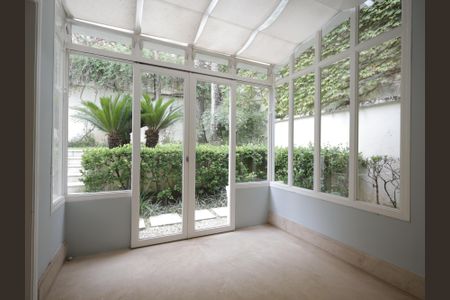 Casa de condomínio à venda com 483m², 4 quartos e 4 vagasSala de almoço