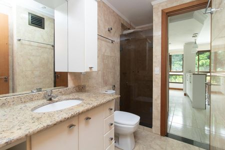 Banheiro de apartamento à venda com 1 quarto, 60m² em Centro Histórico, Porto Alegre