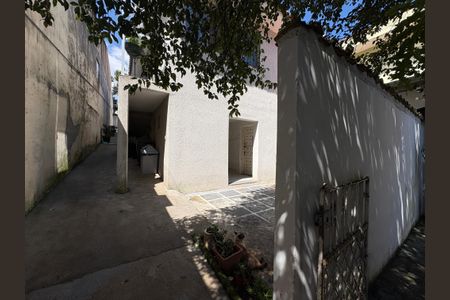 Casa à venda com 600m², 6 quartos e 4 vagasPassagem de Casa 1 - Casa 2