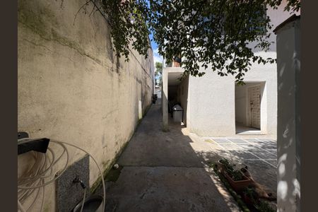 Casa à venda com 600m², 6 quartos e 4 vagasCorredor externo / Entrada para casa 2
