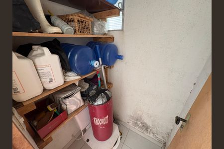 Casa à venda com 600m², 6 quartos e 4 vagasCasa 1 - lavabo de serviço 