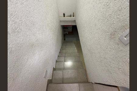 Casa à venda com 600m², 6 quartos e 4 vagasEscada - Casa 3