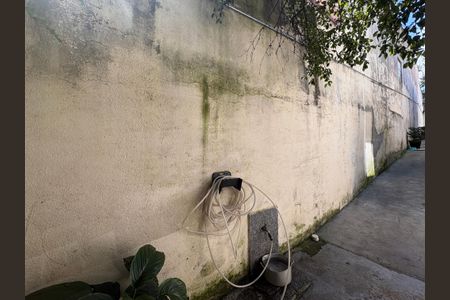 Casa à venda com 600m², 6 quartos e 4 vagasCorredor externo