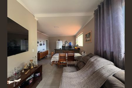 Casa à venda com 600m², 6 quartos e 4 vagasCasa 1 - Sala