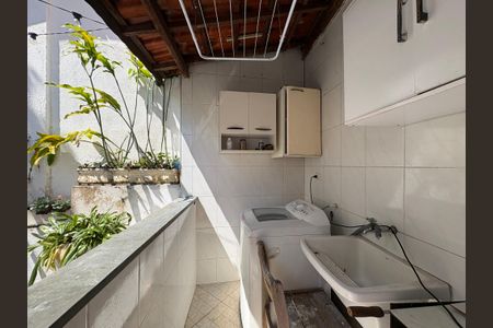 Casa à venda com 600m², 6 quartos e 4 vagasCasa 2 - Área de serviço 